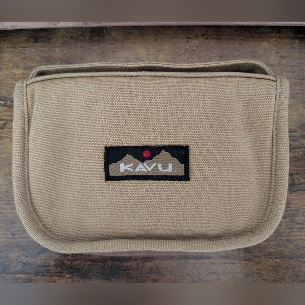 KAVU Travel Organizer / Zip Pouch – Tan with Red Interior